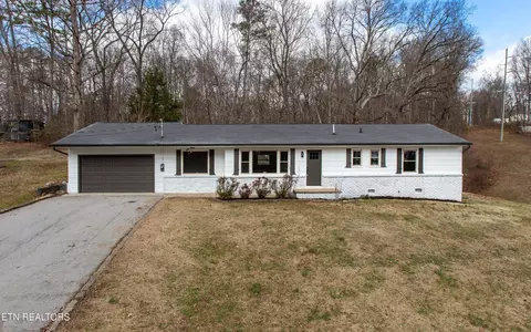 4601 Willowdale Dr, Knoxville, TN 37921