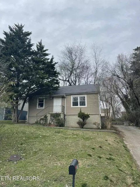 2009 Amanda Ct, Knoxville, TN 37915
