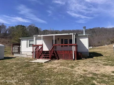 1801 Back Valley Rd, La Follette, TN 37766