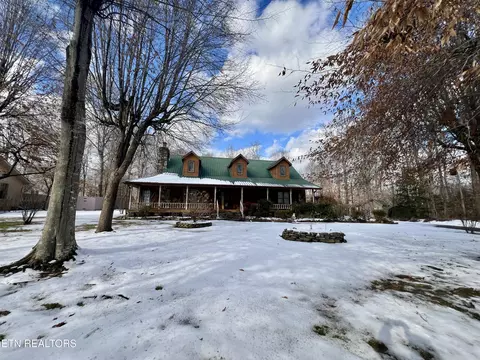 526 Oak Leaf Ln, Seymour, TN 37865