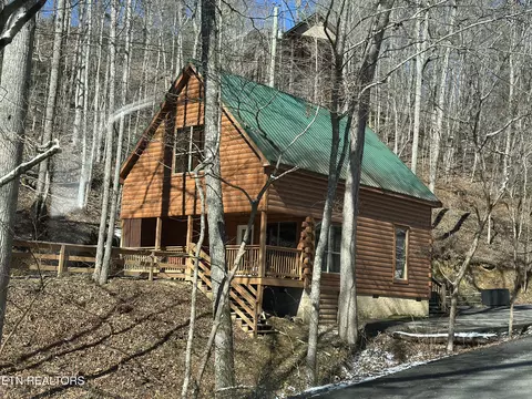 1520 Lake Drive Dr, Gatlinburg, TN 37738