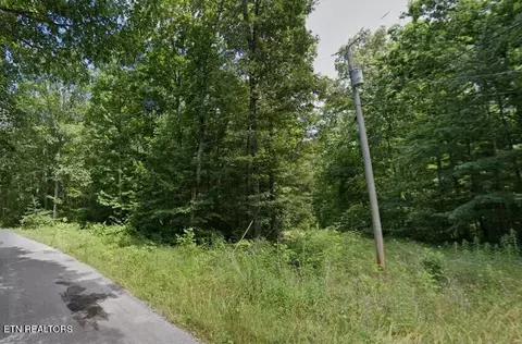 1032 Brown Creek Dr, Crossville, TN 38571