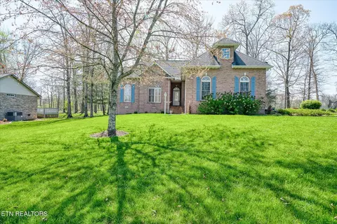 1475 E Deer Creek Dr, Crossville, TN 38571