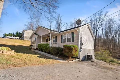137 Lindy Ln, Rocky Top, TN 37769
