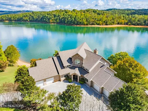 643 Crown Pointe Rd, La Follette, TN 37766