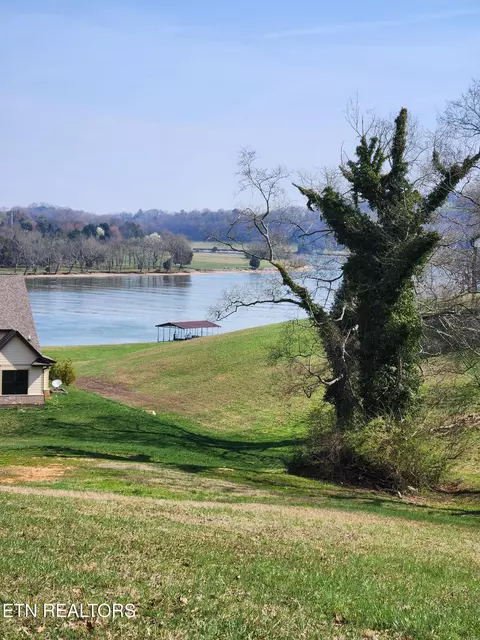 496 Quiet River Ln, Loudon, TN 37774