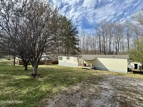 1870 Shady Cove Rd, Caryville, TN 37714