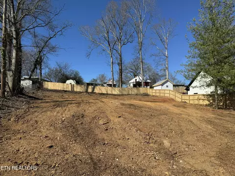 135 Newberry Cir, Oak Ridge, TN 37830