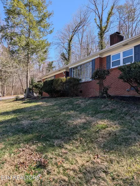5204 Skyline Drive Dr, Knoxville, TN 37914