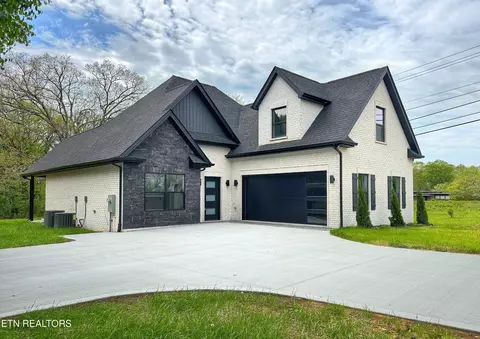 6100 Rivers Run Dr, Knoxville, TN 37914