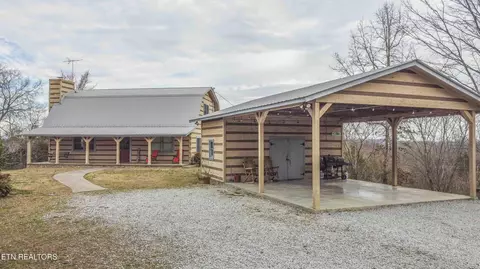 2740 Wildwood Rd, Dandridge, TN 37725