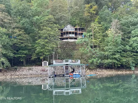 300 Hiawatha Ln, Caryville, TN 37714