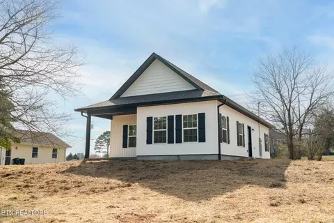 1229 N Main St, Sweetwater, TN 37874