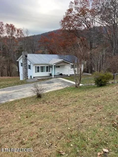 895 Mountain Rd, Caryville, TN 37714