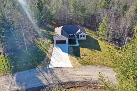 654 Taylon Ln, Oneida, TN 37841