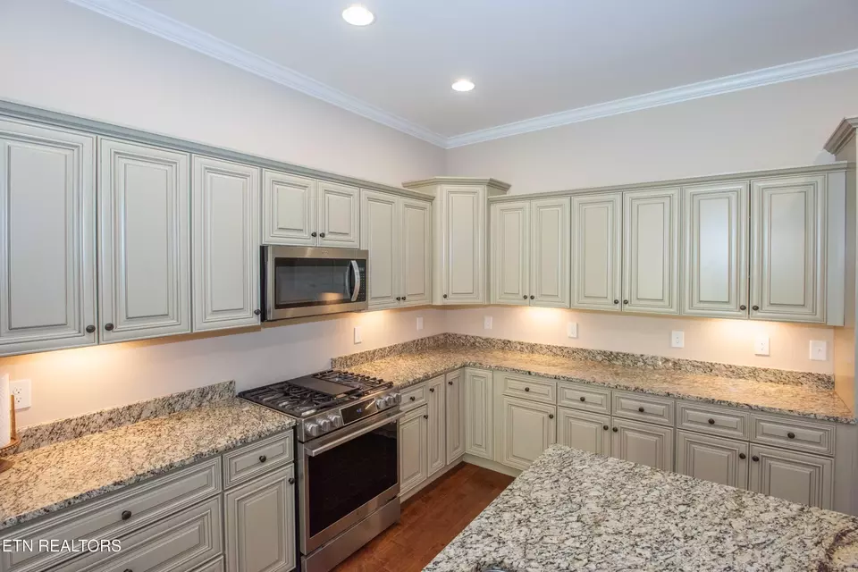 Kitchen - 6054 Round Hill Ln, Knoxville, TN 37912 photo 5 of 5