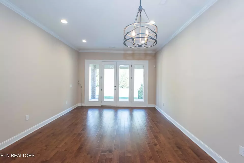 Living - 6054 Round Hill Ln, Knoxville, TN 37912 photo 6 of 9