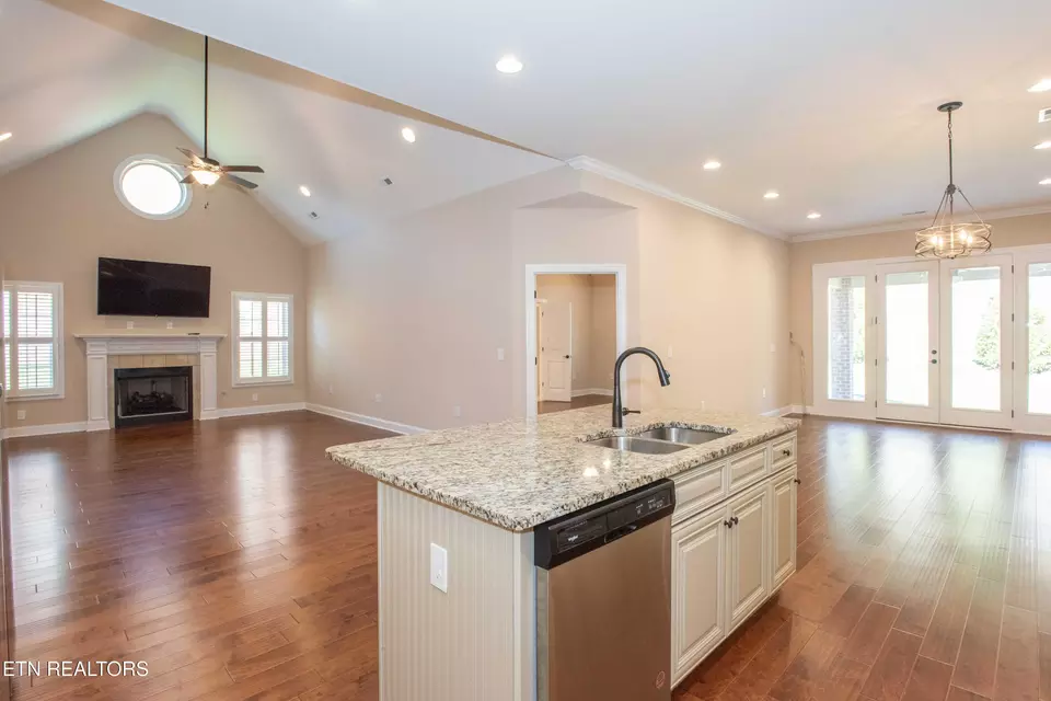 Living - 6054 Round Hill Ln, Knoxville, TN 37912 photo 5 of 9