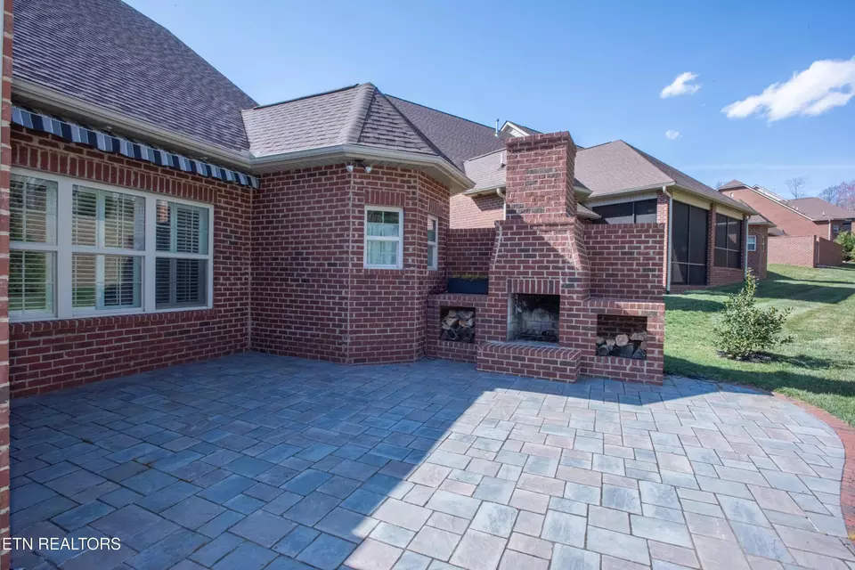 Exterior - 6054 Round Hill Ln, Knoxville, TN 37912 photo 3 of 4
