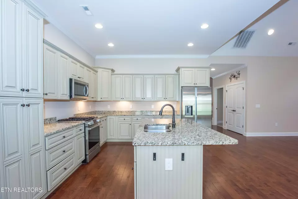 Kitchen - 6054 Round Hill Ln, Knoxville, TN 37912 photo 2 of 5