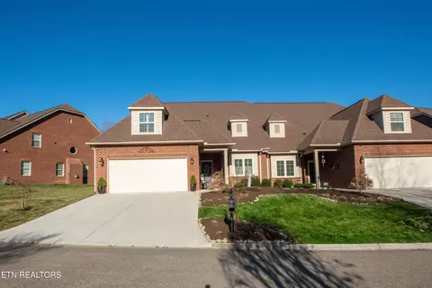 Exterior - 6054 Round Hill Ln, Knoxville, TN 37912 photo 1 of 4