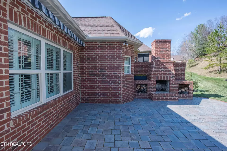Exterior - 6054 Round Hill Ln, Knoxville, TN 37912 photo 2 of 4