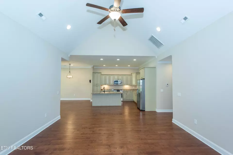 Living - 6054 Round Hill Ln, Knoxville, TN 37912 photo 3 of 9