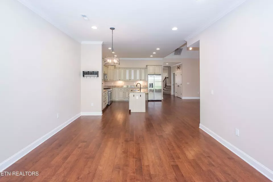 Living - 6054 Round Hill Ln, Knoxville, TN 37912 photo 7 of 9
