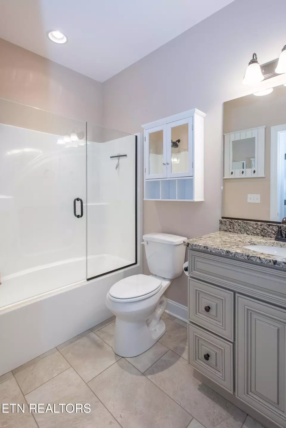 Bath - 6054 Round Hill Ln, Knoxville, TN 37912 photo 5 of 6