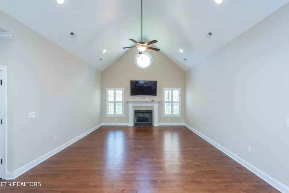 Living - 6054 Round Hill Ln, Knoxville, TN 37912 photo 2 of 9