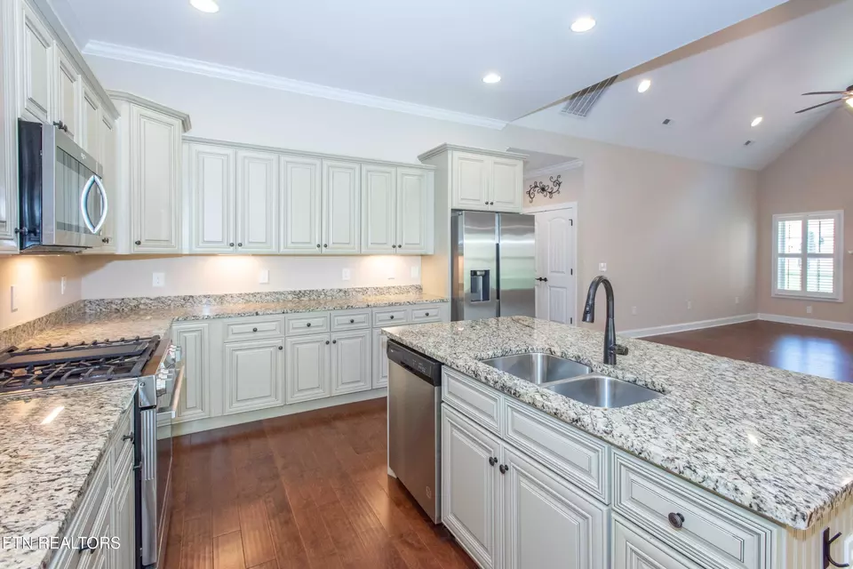 Kitchen - 6054 Round Hill Ln, Knoxville, TN 37912 photo 3 of 5
