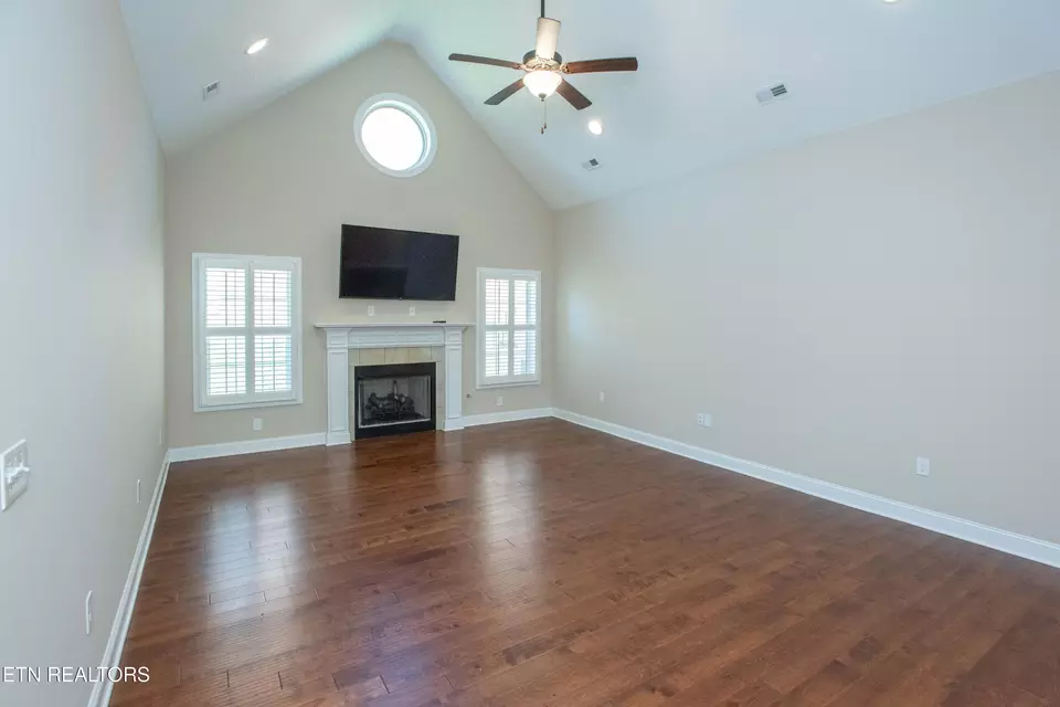 Living - 6054 Round Hill Ln, Knoxville, TN 37912 photo 1 of 9