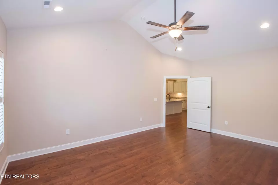 Bedroom - 6054 Round Hill Ln, Knoxville, TN 37912 photo 2 of 9