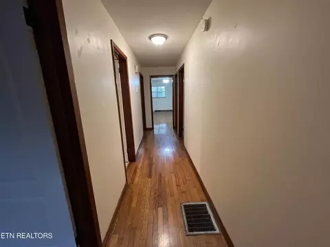 Entry Way - 188 Coleman St, Harrogate, TN 37752 photo 2 of 2