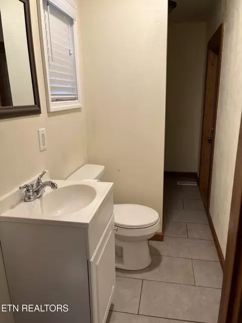 Bath - 188 Coleman St, Harrogate, TN 37752 photo 2 of 2