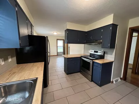 Kitchen - 188 Coleman St, Harrogate, TN 37752 photo 2 of 2