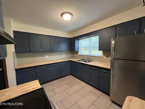 Kitchen - 188 Coleman St, Harrogate, TN 37752 photo 1 of 2