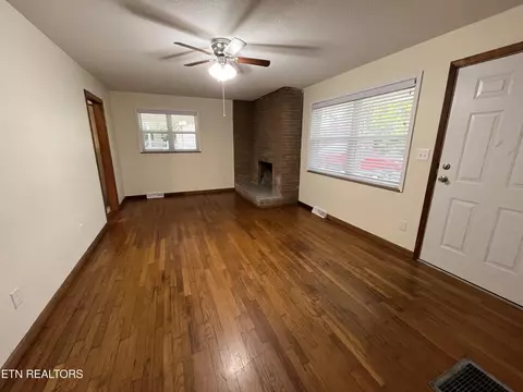 Living - 188 Coleman St, Harrogate, TN 37752 photo 2 of 2