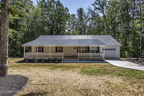 1774 Bird Rd, Lenoir City, TN 37771