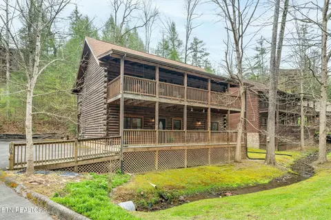 704 Grey Hawk Way, Pigeon Forge, TN 37863