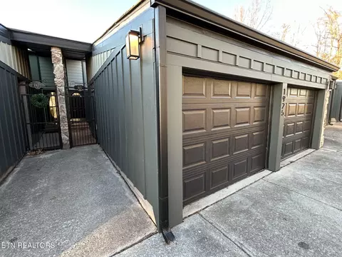 1925 Cherokee Bluff Dr, Knoxville, TN 37920