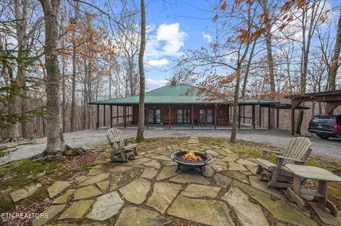 122 Black Oak Ln, Byrdstown, TN 38549