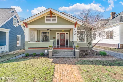 122 Leonard Pl, Knoxville, TN 37917