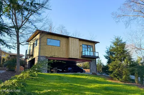 1879 Coulter Shoals Cir, Lenoir City, TN 37772