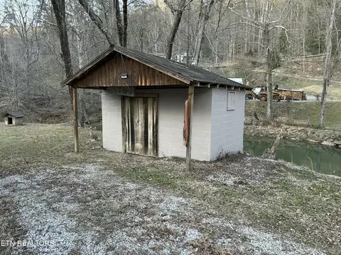 Exterior - 9 Graves Rd, Miracle, KY 40856 photo 2 of 2