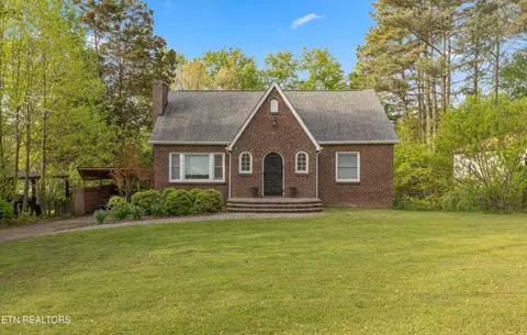 5717 NW Woodale Dr, Knoxville, TN 37912