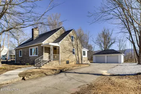1131 Main St, Wartburg, TN 37887