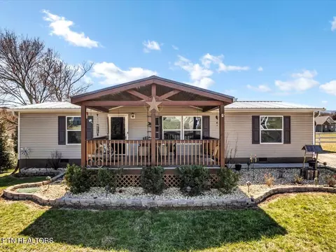 1349 Towe String Rd, Jacksboro, TN 37757