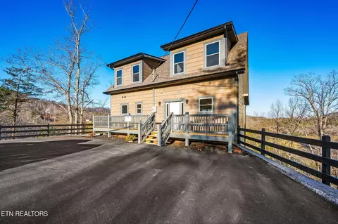 2350 Misty Shadows Dr, Sevierville, TN 37862