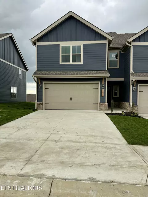 1329 Mountain Quail Cir, Maryville, TN 37801